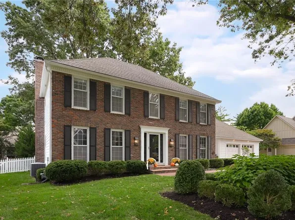 10111 Howe Dr, Leawood, KS 66206