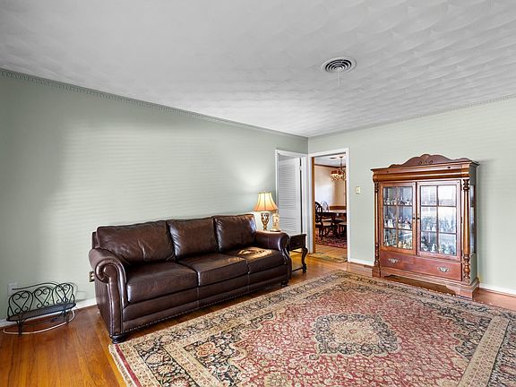 2nd image of 1013 Bandera Ln
