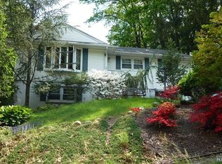893 Ridgewood Blvd E, Washington Township, NJ 07676