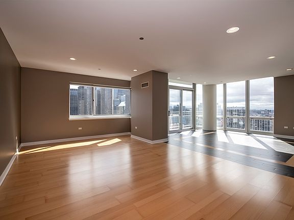 4th image of 737 W Washington Blvd APT 2207