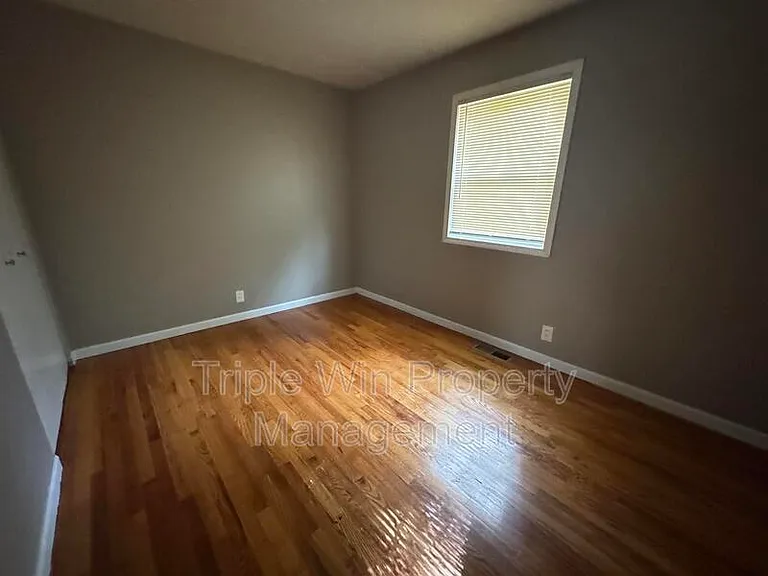 1372 Farmview Ave — Photo 13