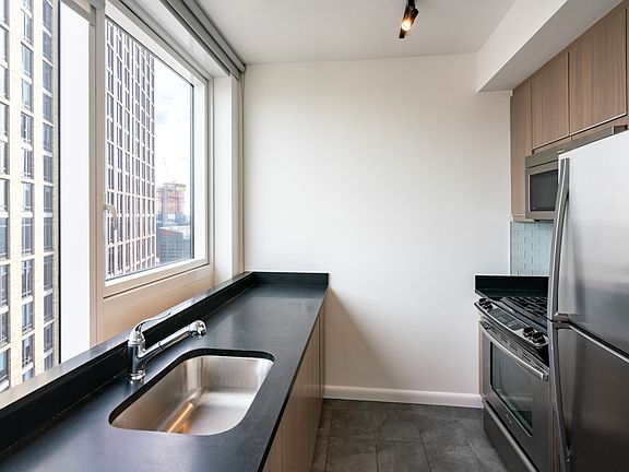 3rd image of 66 Rockwell Pl APT 31C