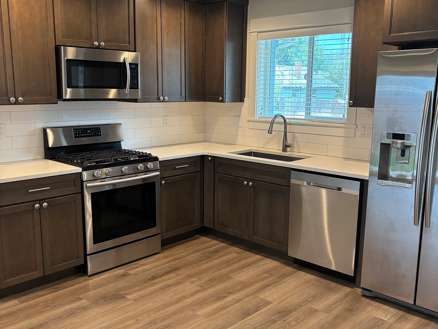 1 bed, 1.5 bath, 800 sqft, $1,895 — Photo 3