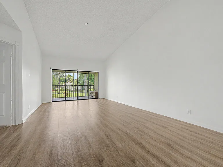3386 Lucerne Park Dr — Photo 5