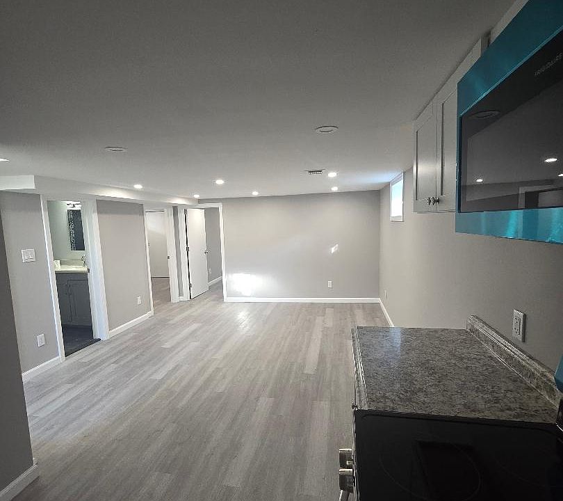 1st image of 35 Pine St