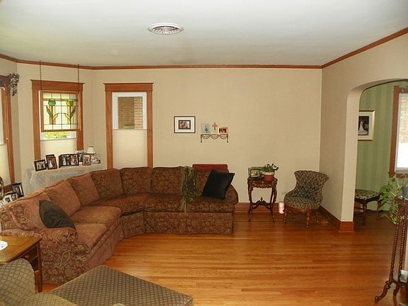 3rd image of 7922 W Oakleaf Ave