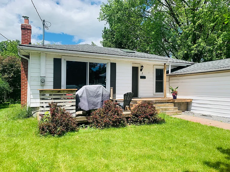 2 Cynthia St — Photo 3