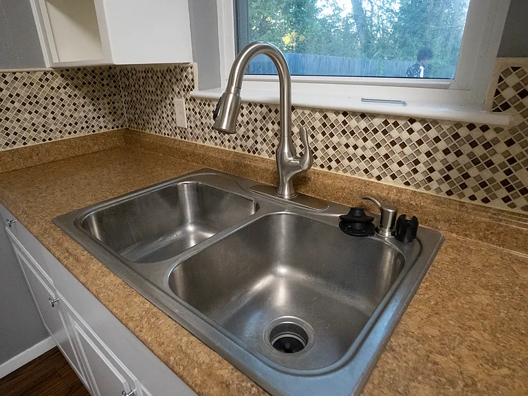 1004 Russell Ln — Photo 14