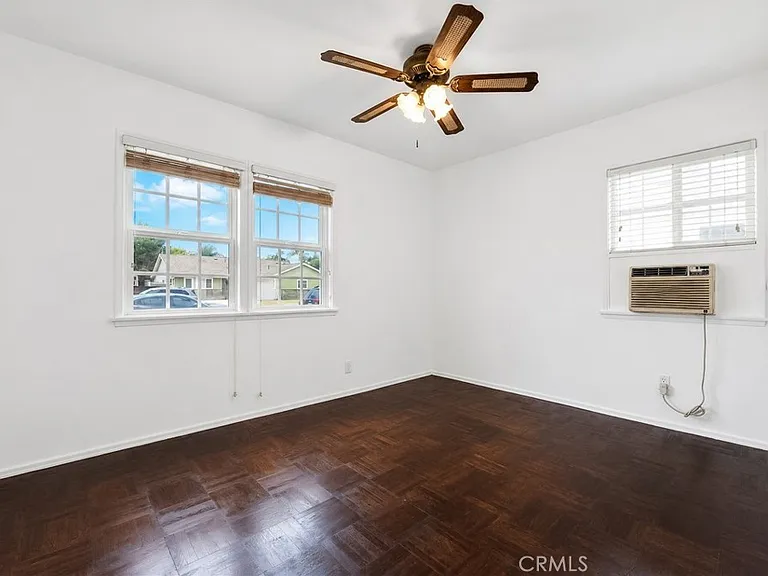 7002 Aura Ave — Photo 9
