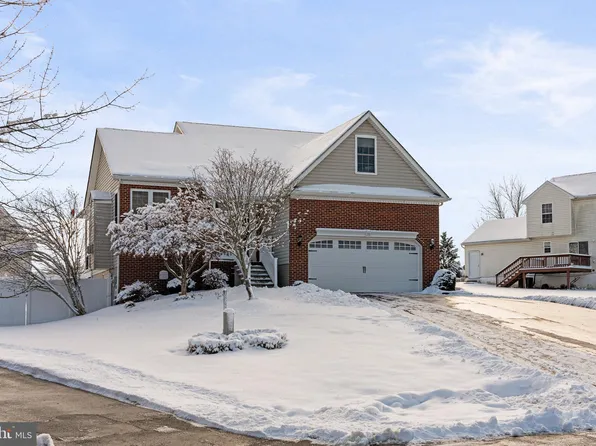 38 Bridle Ct, Charles Town, WV 25414