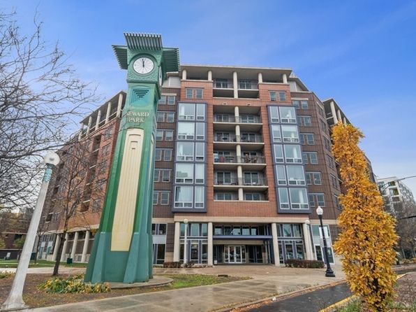437 W Division St APT 912