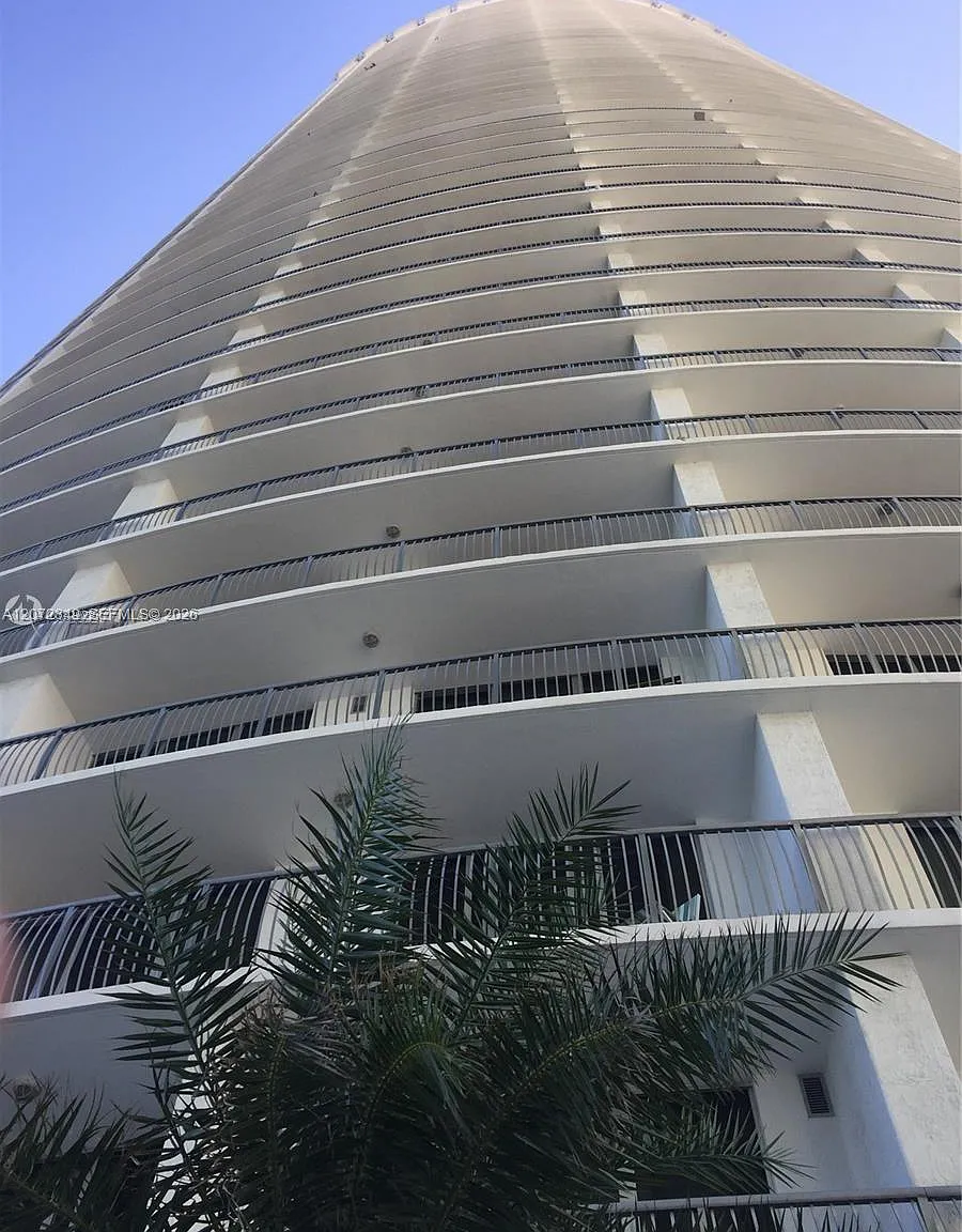 Opera Tower Condo — Photo 2