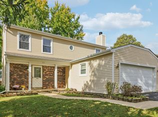 210 E Lakeside Dr, Vernon Hills, IL 60061