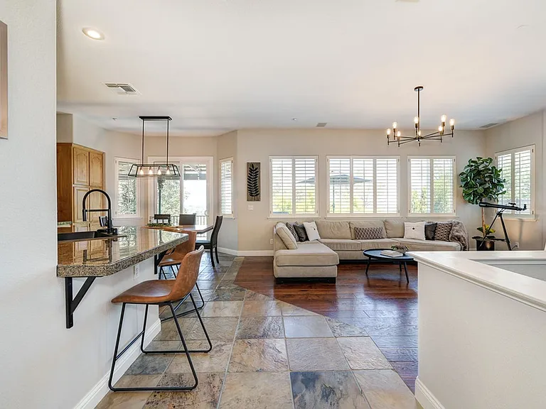 7029 Pembroke Way — Photo 15