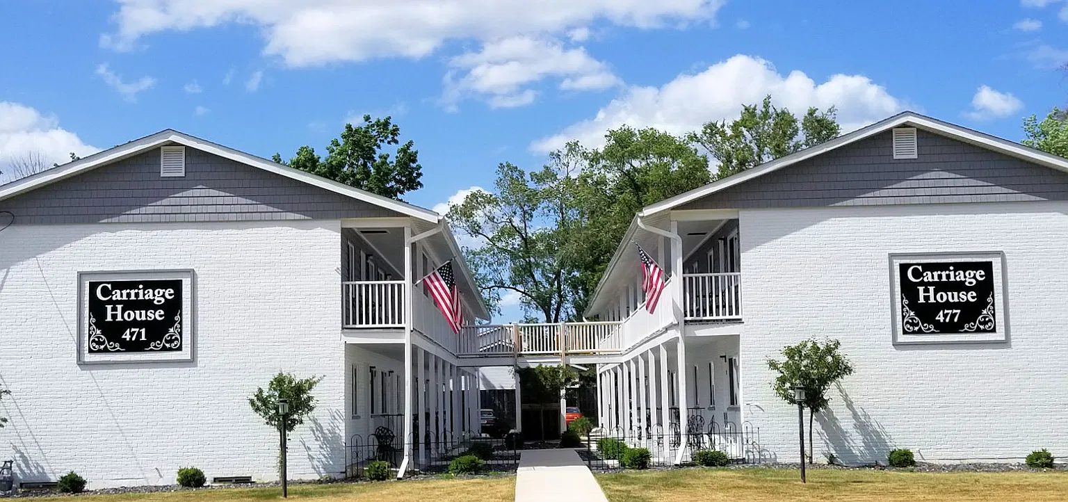 Carriage House — Photo 1