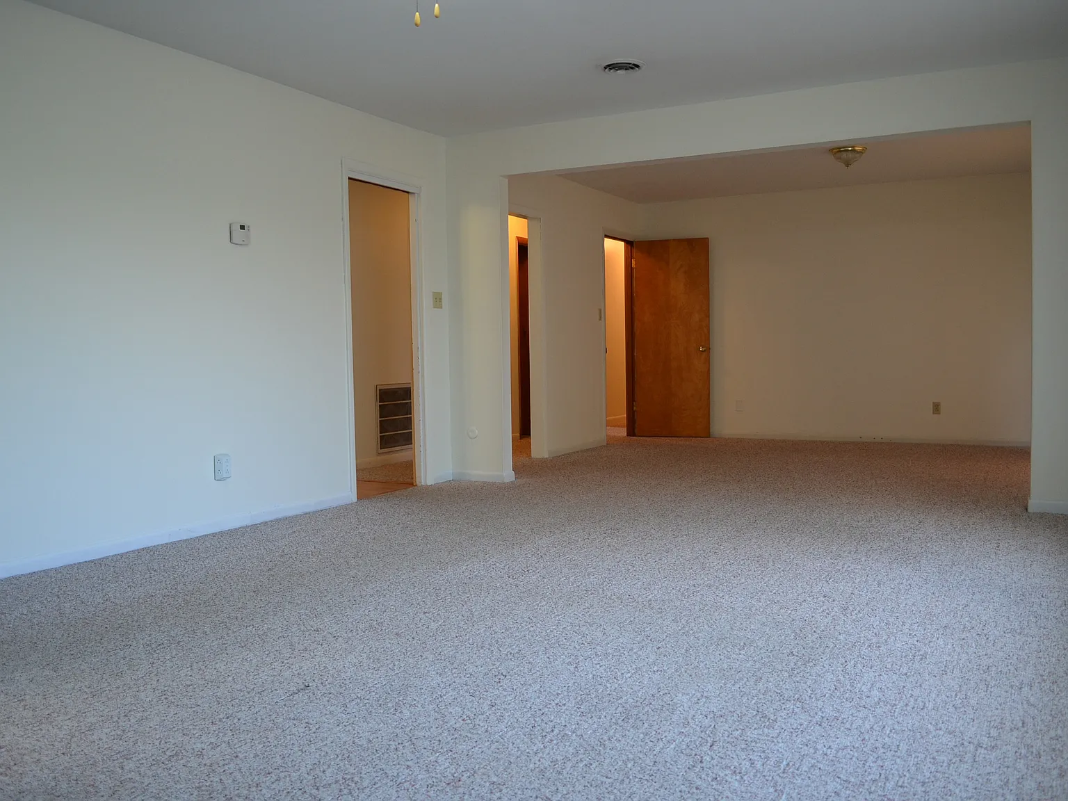 3 bed, 1900 sqft, $1,350 — Photo 3