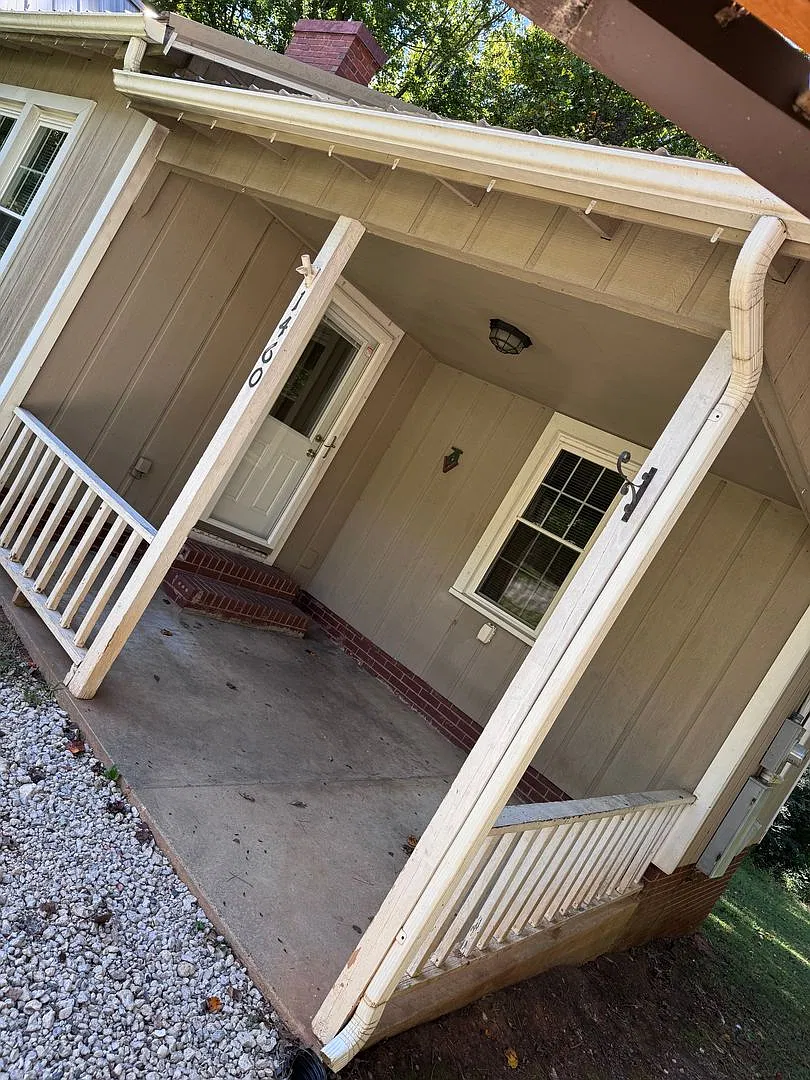 2 Bdrm 1 Ba Home Available Now!! — Photo 3