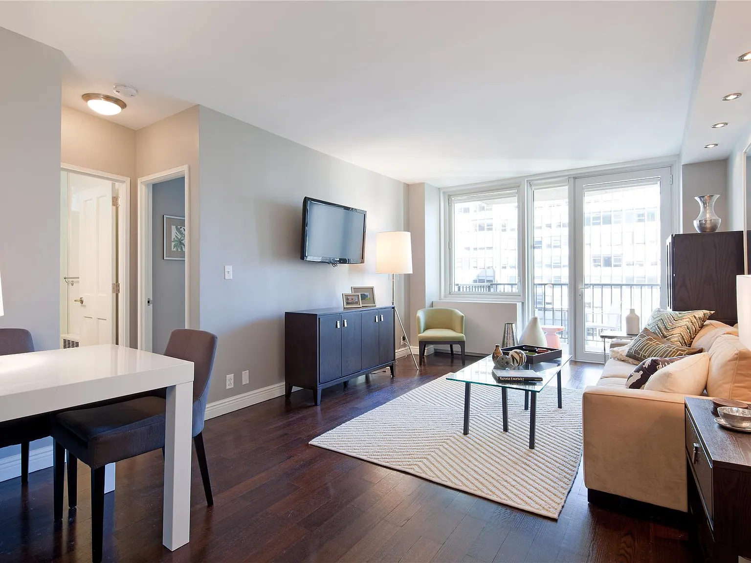 212 East 47th Street — Photo 2