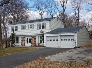 10 Yorkshire Dr, Suffern, NY 10901