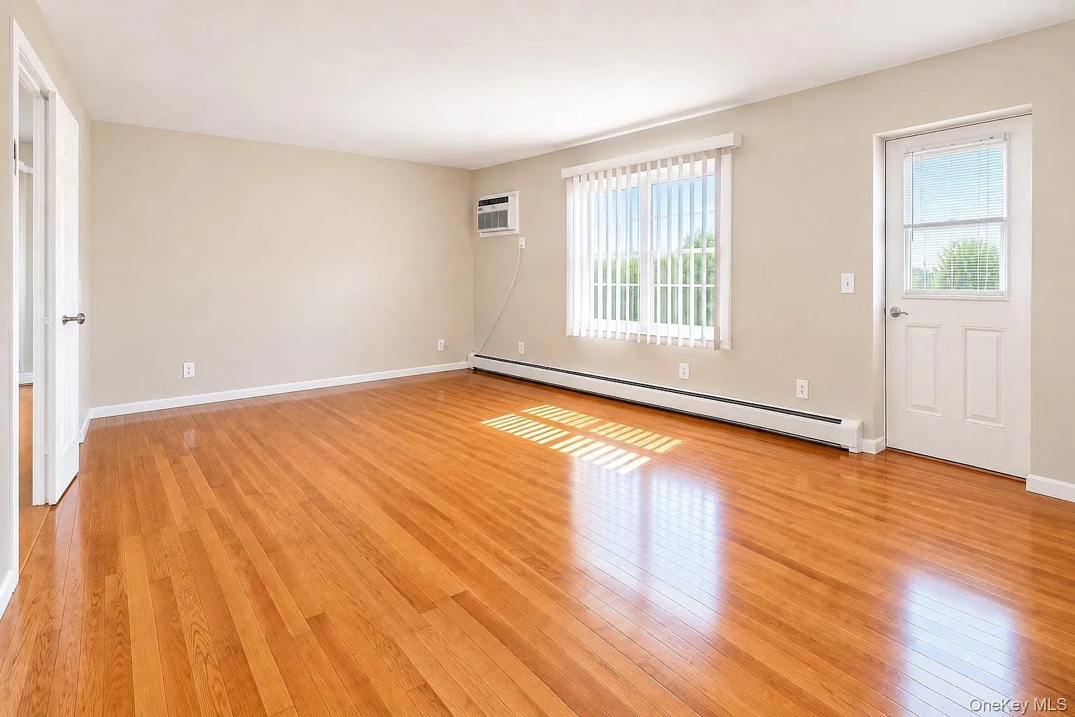 3 bed, 2.0 bath, 1300 sqft, $3,850 — Photo 1