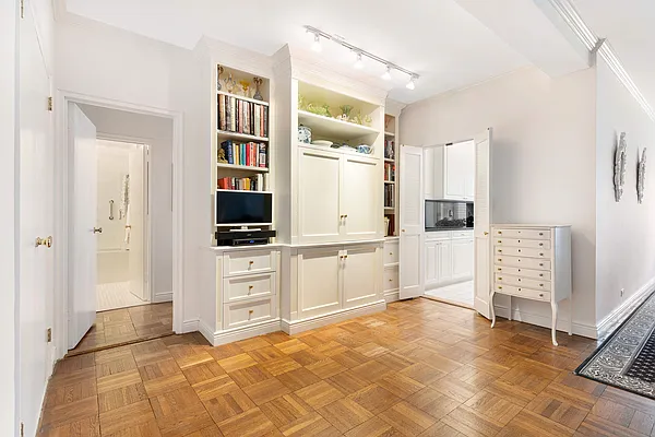 Sold by Compass | media 21