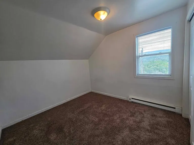 227 S Chelan Ave — Photo 5