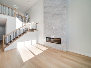 7027 177th Ave NW, Edmonton, AB T5Z 0V9