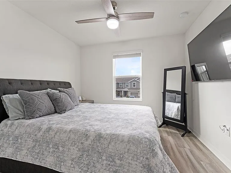 697 Stoney Point Cir — Photo 16