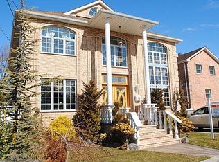 21211 29th Ave, Bayside, NY 11360