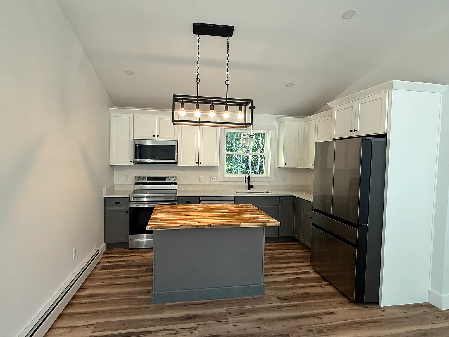 3 bed, 1092 sqft, $2,900 — Photo 2