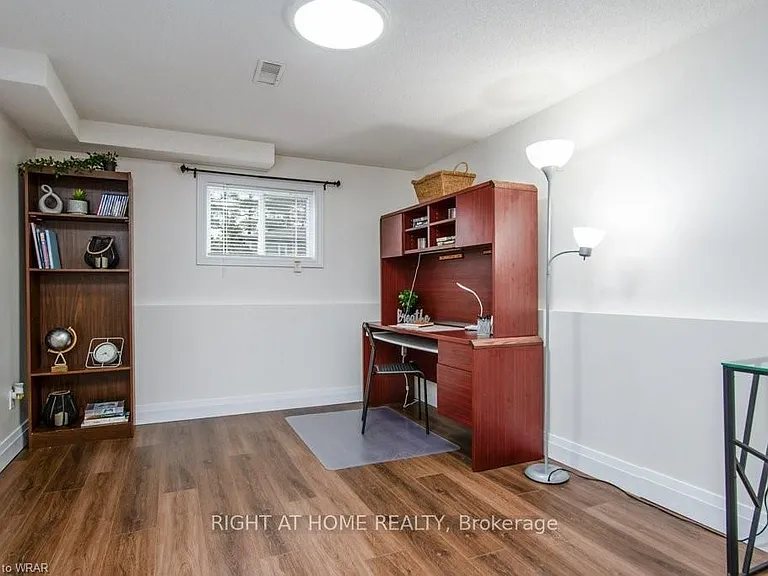 554 Halberstadt Cir — Photo 32