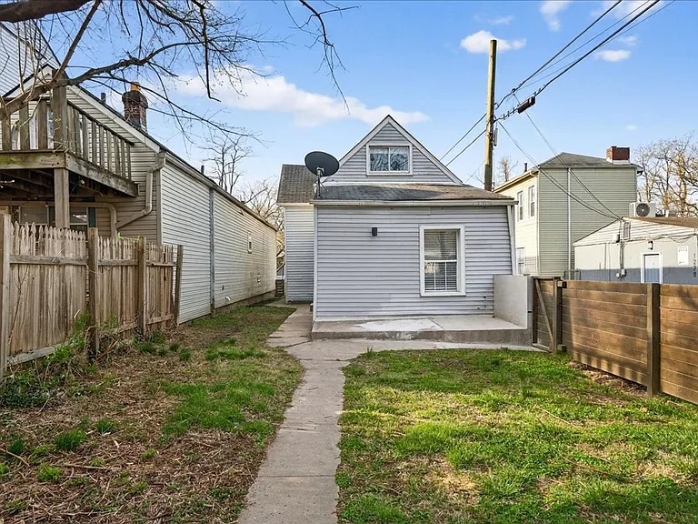 413 E Ormsby Ave — Photo 28