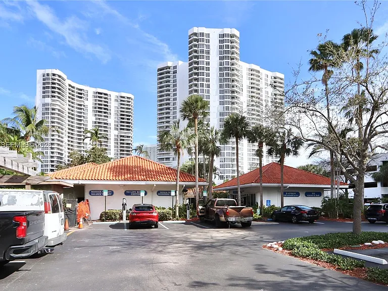 3530 Mystic Pointe Dr #506 — Photo 34