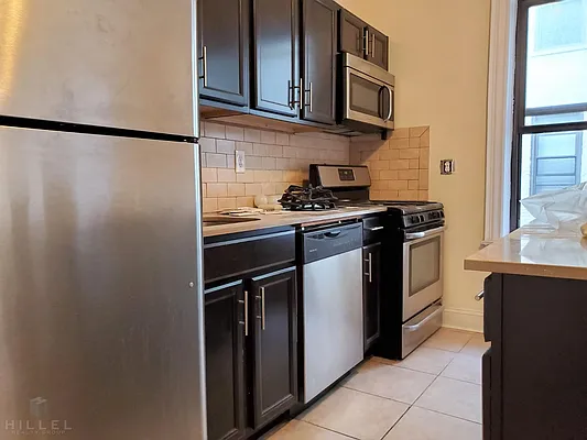 Rented by Hillel Realty Group | media 7