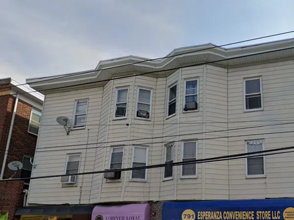 791 Broad St #2R, Central Falls, RI 02863