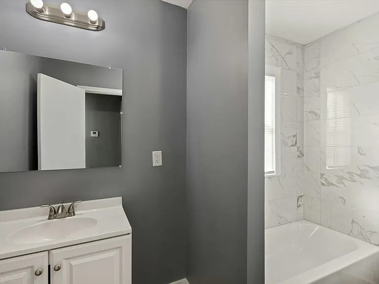 425 Carpenter St — Photo 8