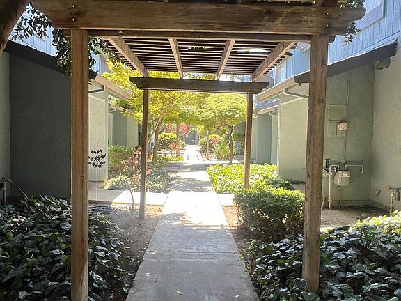 3rd image of 560 Pirinen Ln APT E