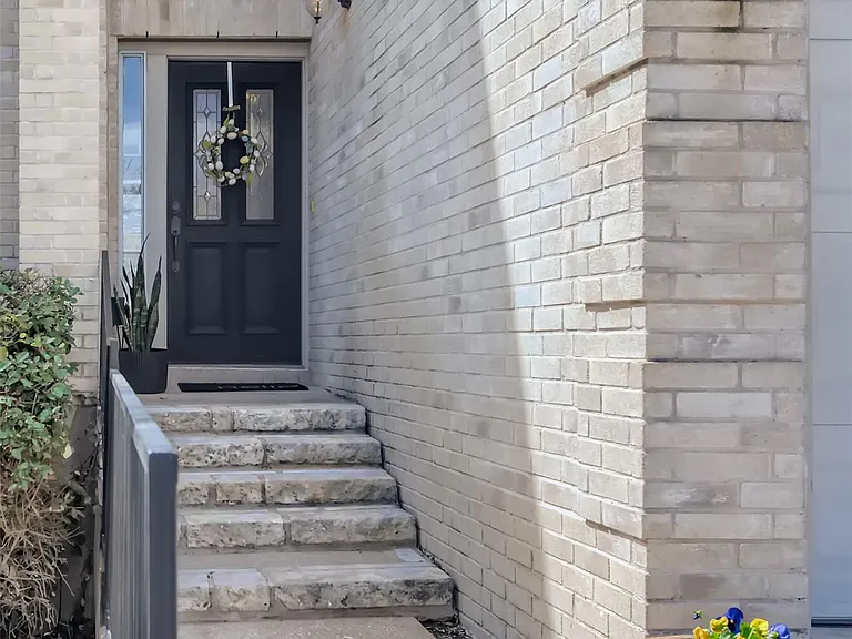 1001 Shadow Valley Cv — Photo 2