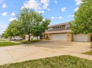 4123 Briarwood Dr, Cedar Falls, IA 50613