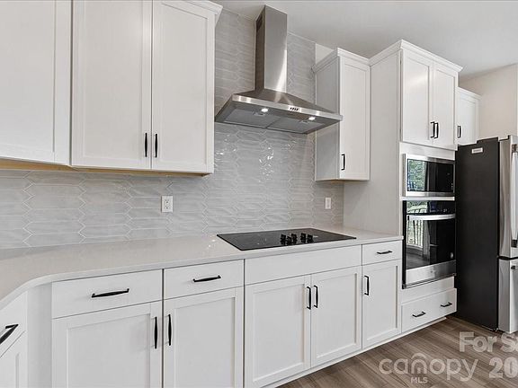 3rd image of 647 District Ct