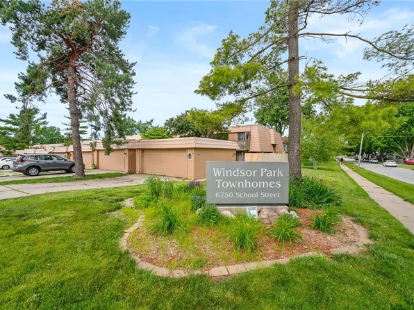 6750 School St Unit 201, Windsor Heights, IA 50324