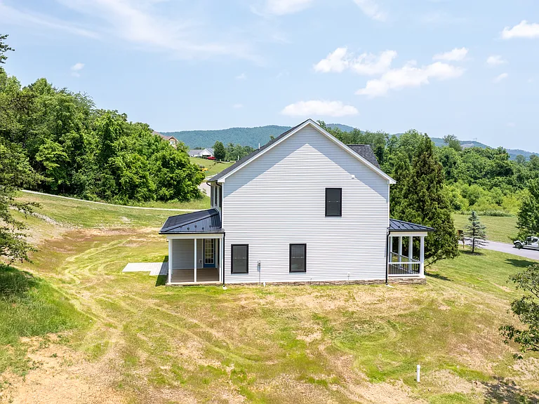 79 Thornblade Way — Photo 2