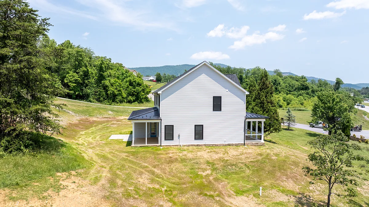 Building Photo - 79 Thornblade Way