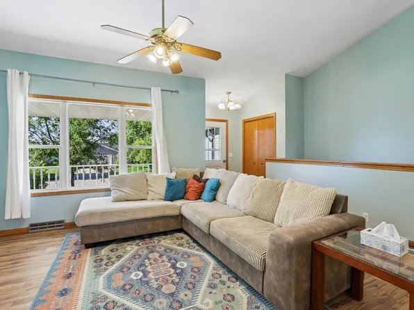 606 Garfield Ave, Evansville, WI 53536