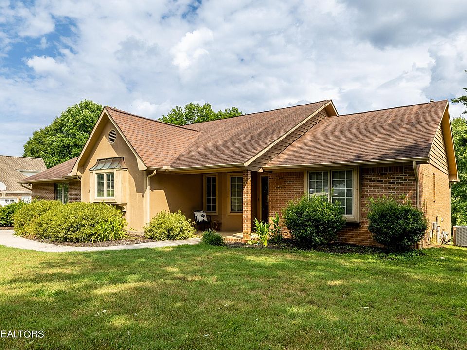 2nd image of 1728 Westcliff Dr