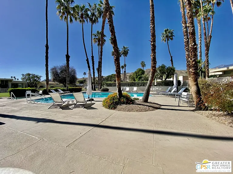 16 Lakeview Cir — Photo 13