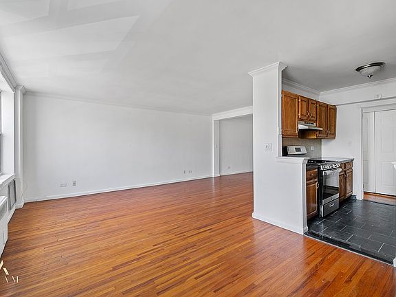 4th image of 601 Kappock St APT 4E