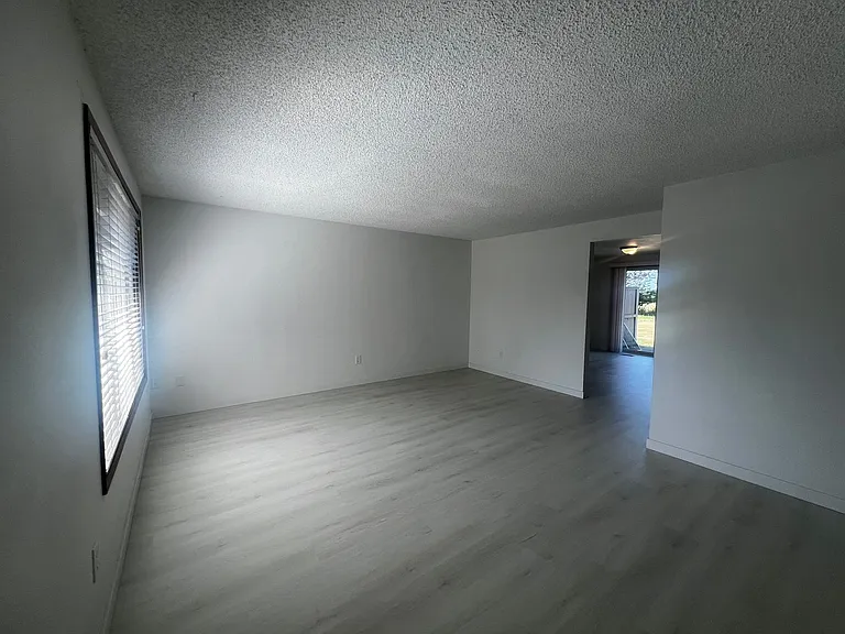 Adorable 2 Bedroom in Lynden! — Photo 7