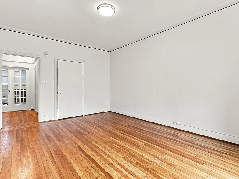 1850 Clay Street Apartments — Photo 9
