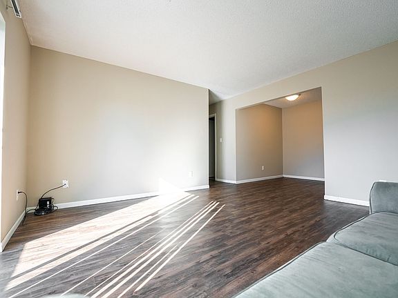 5th image of 440 E Madison St APT 8